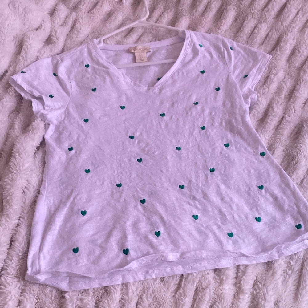 Super Cute T-Shirt with mini green hearts 💚👒